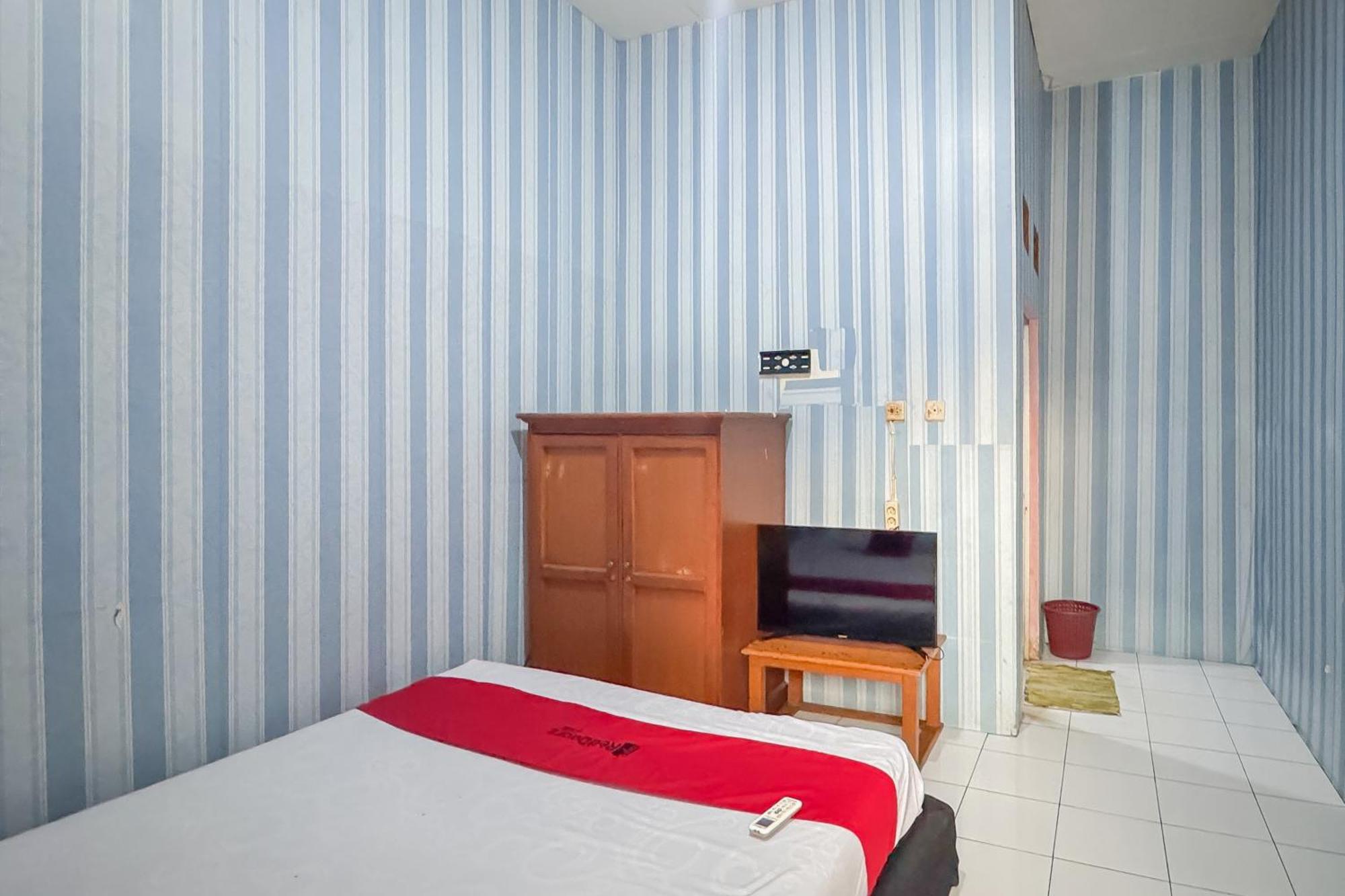 Reddoorz At Kuning Gh Jatinangor Hotell Sayang Eksteriør bilde