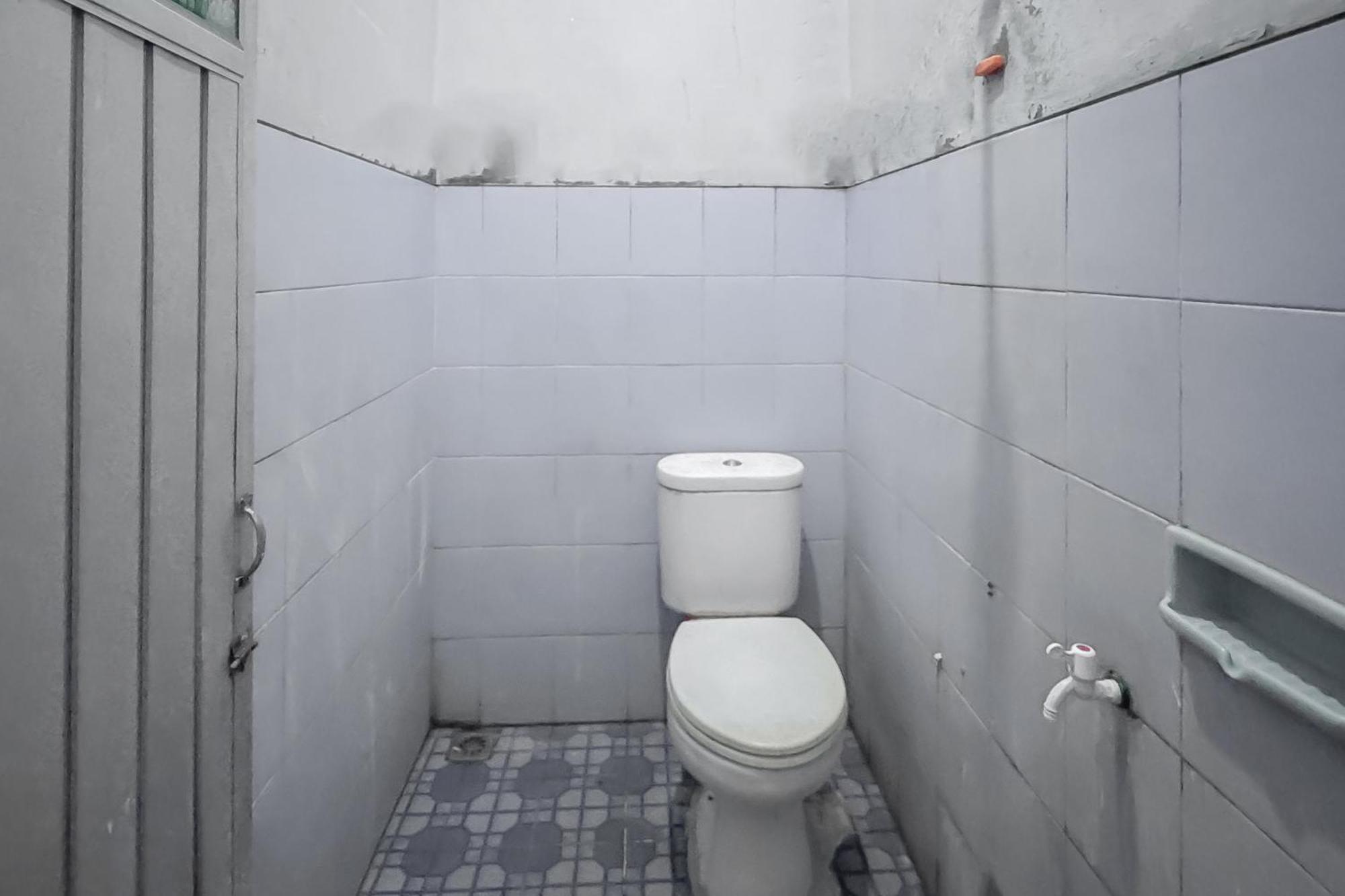 Reddoorz At Kuning Gh Jatinangor Hotell Sayang Eksteriør bilde