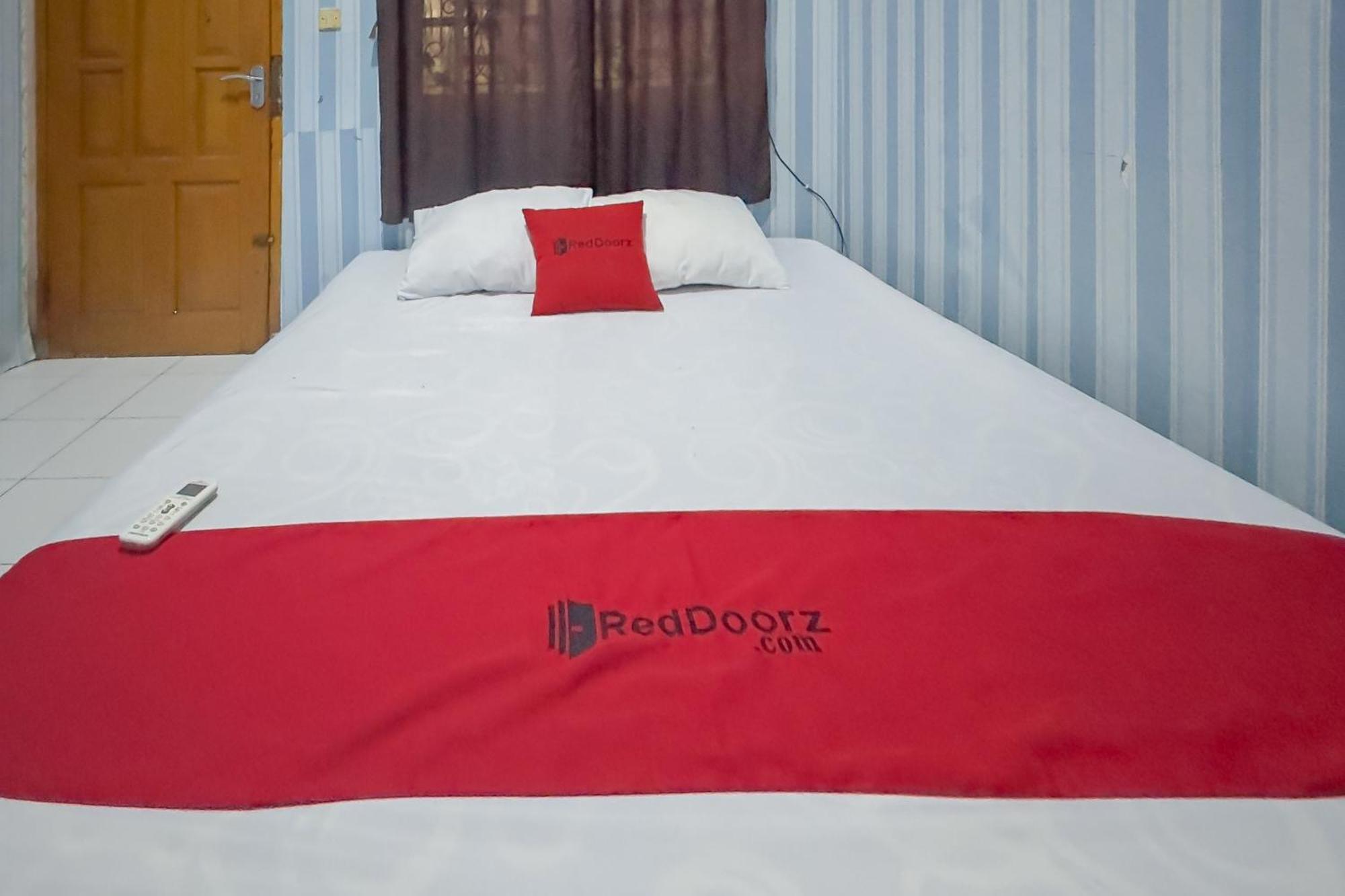 Reddoorz At Kuning Gh Jatinangor Hotell Sayang Eksteriør bilde